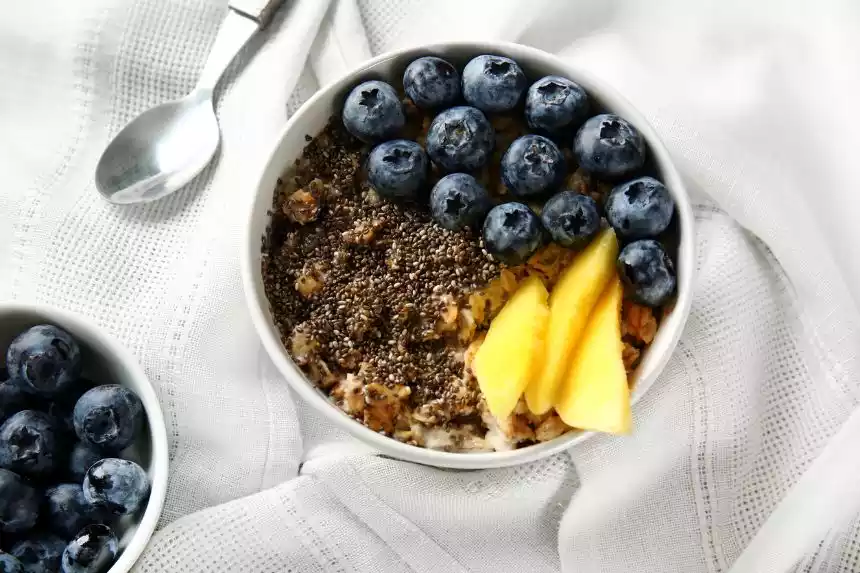 bol muesli y yogur vegetal almuerzo deportistas veganos